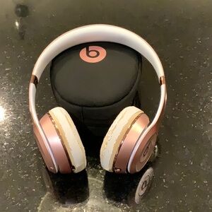 Beats Solo wireless Rose Gold